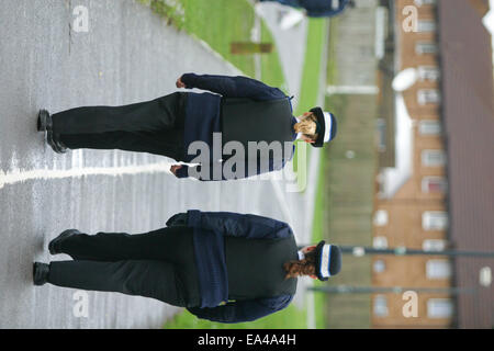 Police Community Support Officers auf Patrouille in Weston-Super-Mare, Somerset Stockfoto