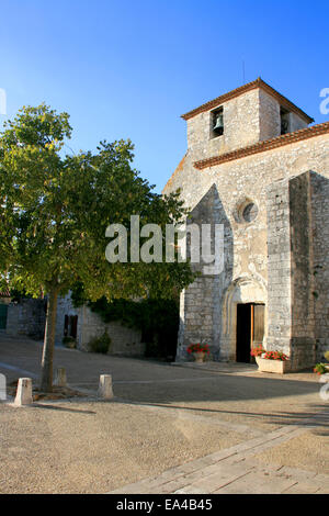 Bogen und Kirche St-Nicolas Pujols Lot-et-Garonne, Frankreich Stockfoto