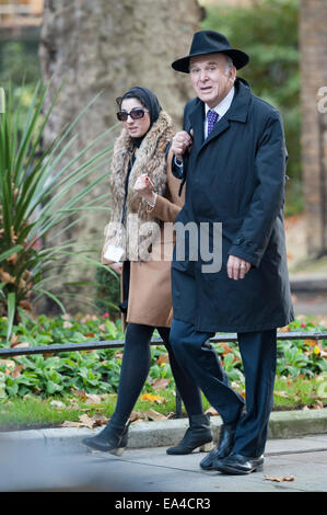 Downing Street, London, UK. 4. November 2014. Minister der Regierung teilnehmen Downing Street für ihre wöchentlichen Kabinettssitzung. Im Bild: Wirtschaftsminister - Dr. Vince Cable. © Lee Thomas/Alamy Live-Nachrichten Stockfoto