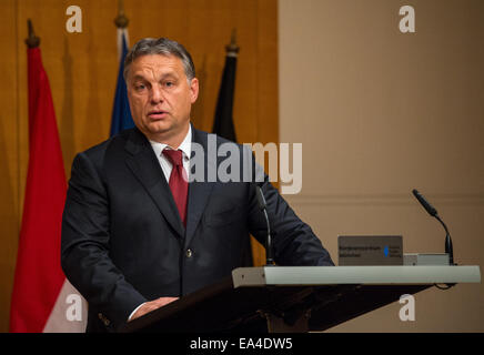 Berlin, Deutschland. 6. November 2014. Ungarische Präsident Viktor Orbán spricht während einer Pressekonferenz in München, 6. November 2014. Bildnachweis: Dpa picture Alliance/Alamy Live News Stockfoto