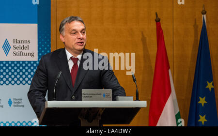 Berlin, Deutschland. 6. November 2014. Ungarische Präsident Viktor Orbán spricht während einer Pressekonferenz in München, 6. November 2014. Bildnachweis: Dpa picture Alliance/Alamy Live News Stockfoto