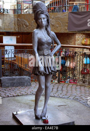 Statue von Amy Winehouse in Camden Stables Market, London von Scott Eaton Stockfoto