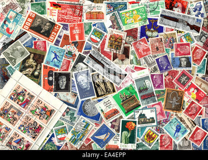 Hintergrund der in Ostdeutschland (DDR) herausgegebenen Briefmarken Stockfoto
