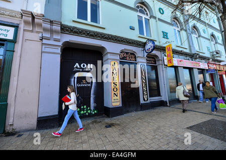 Stock Foto - Marmeladen Whiskey und Guinness Irish Pub außen schließt. Foto: George Sweeney/Alamy Stockfoto