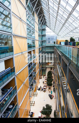 Atrium des Wellcome Trust Gibbs Gebäude, London, UK Stockfoto
