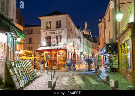 Le Consulat Montmartre bei Nacht Paris Frankreich Stockfoto