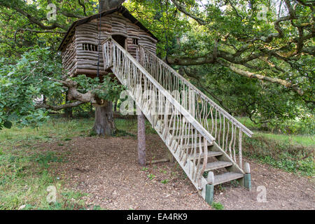 Baum Holzhaus, Plas Newydd Country House und Gärten, Anglesey, North Wales, UK Stockfoto