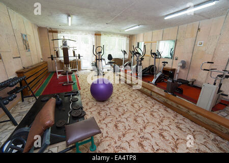 Traineger Geräte im Fitness-Center, Fitness-Studio Stockfoto