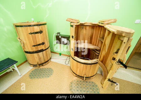 Zeder Barrel, Mini-Sauna mit Paaren aus Zedernholz Stockfoto