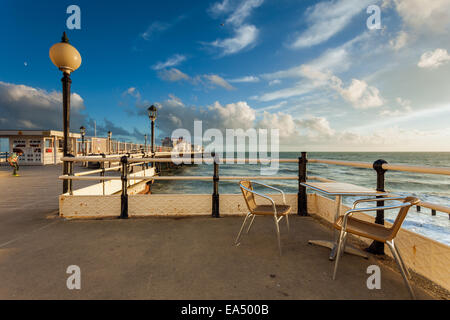 Nachmittag an der Worthing Pier, West Sussex, England. Stockfoto