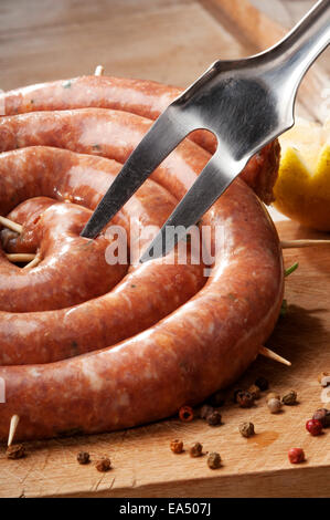 Typische sizilianische Wurst aus Schweinefleisch, gewürzt mit Petersilie, Sesam und Paprika Stockfoto