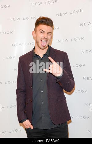 London, UK, 6. November 2014: "Blogger" besucht die X-Factor Finalisten Fototermin bei New Look auf der Oxford Street in London. Bildnachweis: Siehe Li/Alamy Live News Stockfoto