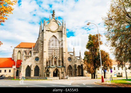 Kirche Mariä Himmelfahrt unserer lieben Frau und St. Johannes der Täufer ist in Kutna Hora In Tschechien Stockfoto