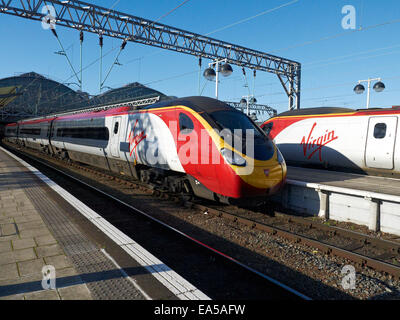 Jungfrau-Züge am Bahnhof Piccadilly in Manchester UK Stockfoto