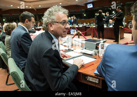 Luxemburgische Finanzminister Pierre Gramegna zum Jahresbeginn einen europäischen Finanzminister treffen am Sitz der EU-Kommission in Brüssel auf 07.11.2014 von Wiktor Dabkowski Stockfoto