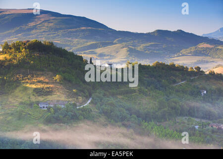 Umgebung von Urbino im Morgengrauen, Le Marche, Italien Stockfoto