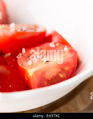 Tomatensalat in Platte Makro Stockfoto