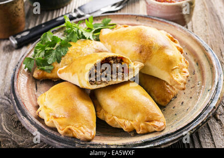 Empanadas mit Hackfleisch Stockfoto