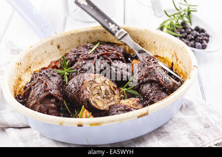 Rindfleisch-Rouladen gefüllt mit Pilzen Stockfoto