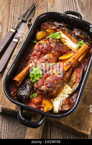 Lamm Knuckls in Tomatensauce geschmort Stockfoto