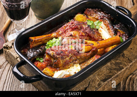 Lamm Knuckls in Tomatensauce geschmort Stockfoto