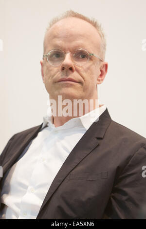 TURIN, Italien - 06 NOVEMBER: Hans Ulrich Obrist, Kurator und Kritiker bei Artissima, zeitgenössische Kunst Messe vernissage Stockfoto