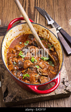 Lamm-Ragout mit Auberginen Stockfoto