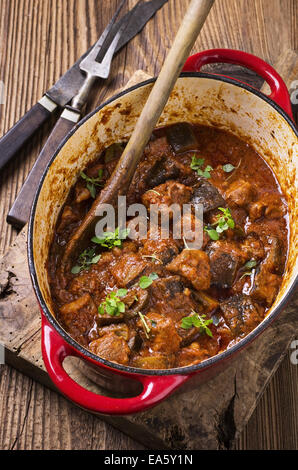 Lamm-Ragout mit Auberginen Stockfoto