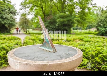 Nahaufnahme der Sonnenuhr in Iveagh Gardens, Dublin Stockfoto