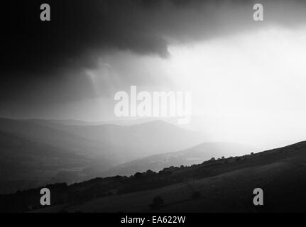 Trüben Sommertag in den schwarzen Bergen. Brecon Beacons National Park. Wales. VEREINIGTES KÖNIGREICH. Stockfoto