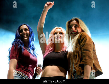 BARCELONA - 23 Mai: Sweet California (Girl-Band) in Primavera Pop Festival von Los 40 Principales. Stockfoto