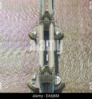 Luftaufnahme der Tower Bridge, London, England, Vereinigtes Königreich Stockfoto