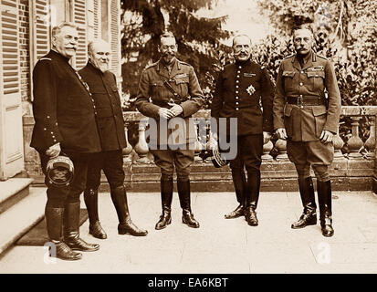 König George V Präsident Poincaré Sir Douglas Haig Marshall Foch und general Joffre während WW1 Stockfoto