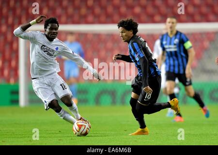 Kopenhagen, Dänemark. 6. November 2014. UEFA-Europa-Cup Fußball, Gruppenphase. FC Kopenhagen gegen Club Brügge.  Felipe Gedoz von Club Brugge wird durch Daniel Amartey von Kopenhagen Credit herausgefordert: Action Plus Sport Bilder/Alamy Live News Stockfoto