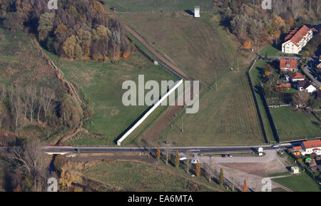 Scheibenventile, Deutschland. 7. November 2014. Die erhaltene Mauer entlang der Ost- und westdeutschen Grenze in das Grenzmuseum in Scheibenventile, Deutschland, 7. November 2014. Ein großes Programm hat begonnen, Gedenken an den 25. Jahrestag der Fall der Berliner Mauer am 9. November 1989 und den Mut der Menschen daran teilgenommen in der friedlichen Revolution in der DDR. Foto: JENS WOLF/Dpa/Alamy Live News Stockfoto