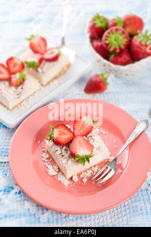 Erdbeere - Johannisbeere bröckeln Dessertt Stockfoto