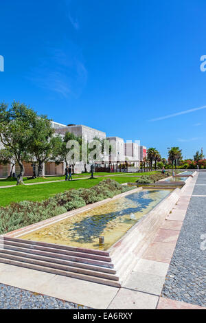 Jardim Das Oliveiras (Olivenbäume Garten) im CCB - Centro Cultural de Belém (Kulturzentrum Belem). Museum und Kulturzentrum Stockfoto