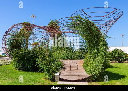 Jardim Das Oliveiras (Olivenbäume Garten) im CCB - Centro Cultural de Belém. Escultura Habitavel Kunstwerk Stockfoto