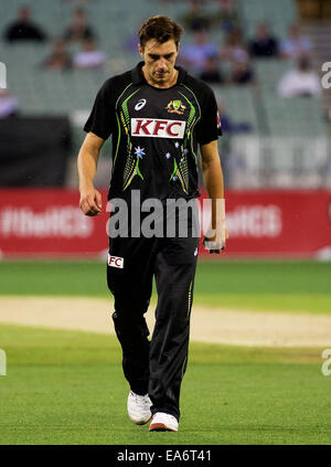 Melbourne, Victoria, Australien. 7. November 2014. PAT CUMMINS Deutschland bereitet sich in Spiel zwei der International Twenty20-Cricket-Serie-Match zwischen Australien und Südafrika bei der MCG Schüssel. Bildnachweis: Tom Griffiths/ZUMA Draht/Alamy Live-Nachrichten Stockfoto