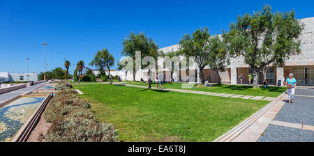 Jardim Das Oliveiras (Olivenbäume Garten) im CCB - Centro Cultural de Belém (Kulturzentrum Belem). Museum und Kulturzentrum Stockfoto
