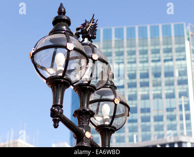 Wrought Eisen viktorianisch Straßenlaterne bei der Bank in der Londoner City Stockfoto
