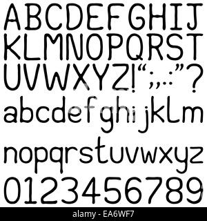 Buchstaben, Ziffern und Satzzeichen in einer gebürsteten, handgeschriebenen Schrift. Isoliert auf weiss. Stockfoto