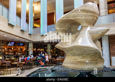 Miami Florida, Intercontinental, Hotel, Lobby, The Spindel, Bildhauer Henry Moore, Travertin-Marmor, Skulptur, Kunst, FL140808019 Stockfoto