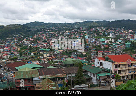 Baguio City, Insel Luzon, Philippinen. Blick auf überfüllten Wohnverhältnisse. Stockfoto