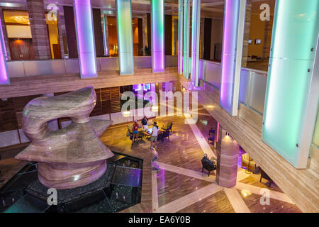 Miami Florida, Intercontinental, Hotel, Lobby, The Spindel, Bildhauer Henry Moore, Travertin-Marmor, Skulptur, Kunst, FL140808056 Stockfoto