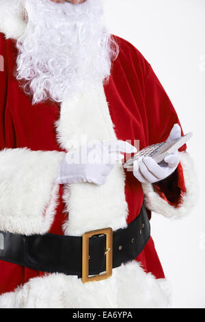 Close Up Portrait Of Santa Claus mit Taschenrechner Stockfoto