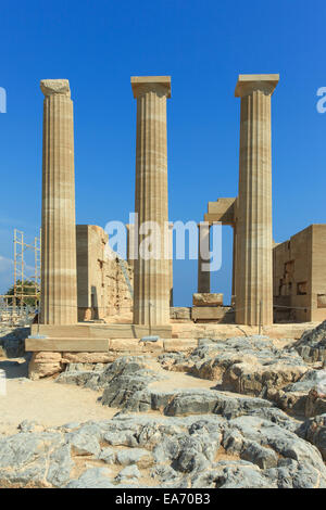 Antiken Akropolis von Lindos Ruinen, eine natürliche Zitadelle, die sukzessive durch den Griechen, die Römer, die Byzantiner befestigt wurde und Stockfoto