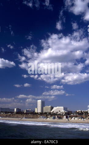 Blick auf die Skyline der Santa Monica Pier Stockfoto