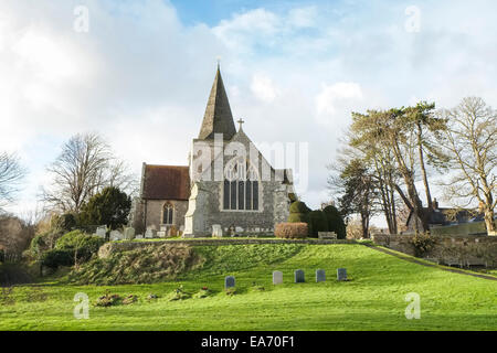 Kirche St. Andrews in Touristenort, Sussex Downs. Stockfoto