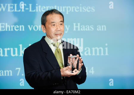 Berlin, Deutschland. 7. November 2014. Japanische Schriftsteller Haruki Murakami erhielt am 7. November 2014 in Berlin den Literaturpreis von der deutschen Tageszeitung "Welt". Bildnachweis: Dpa picture Alliance/Alamy Live News Stockfoto